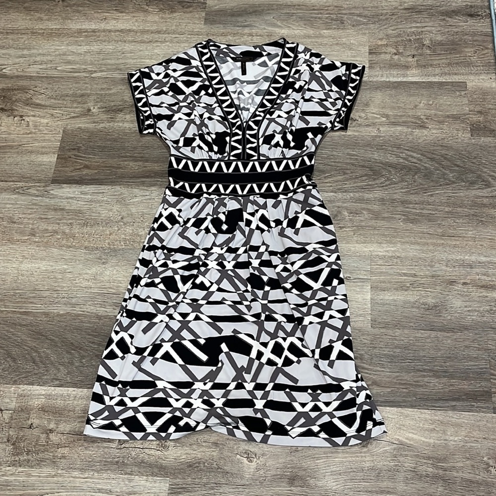 BCBGMAXAZRIA Geometric V Neck Dress Black, Gray, and White Size Small